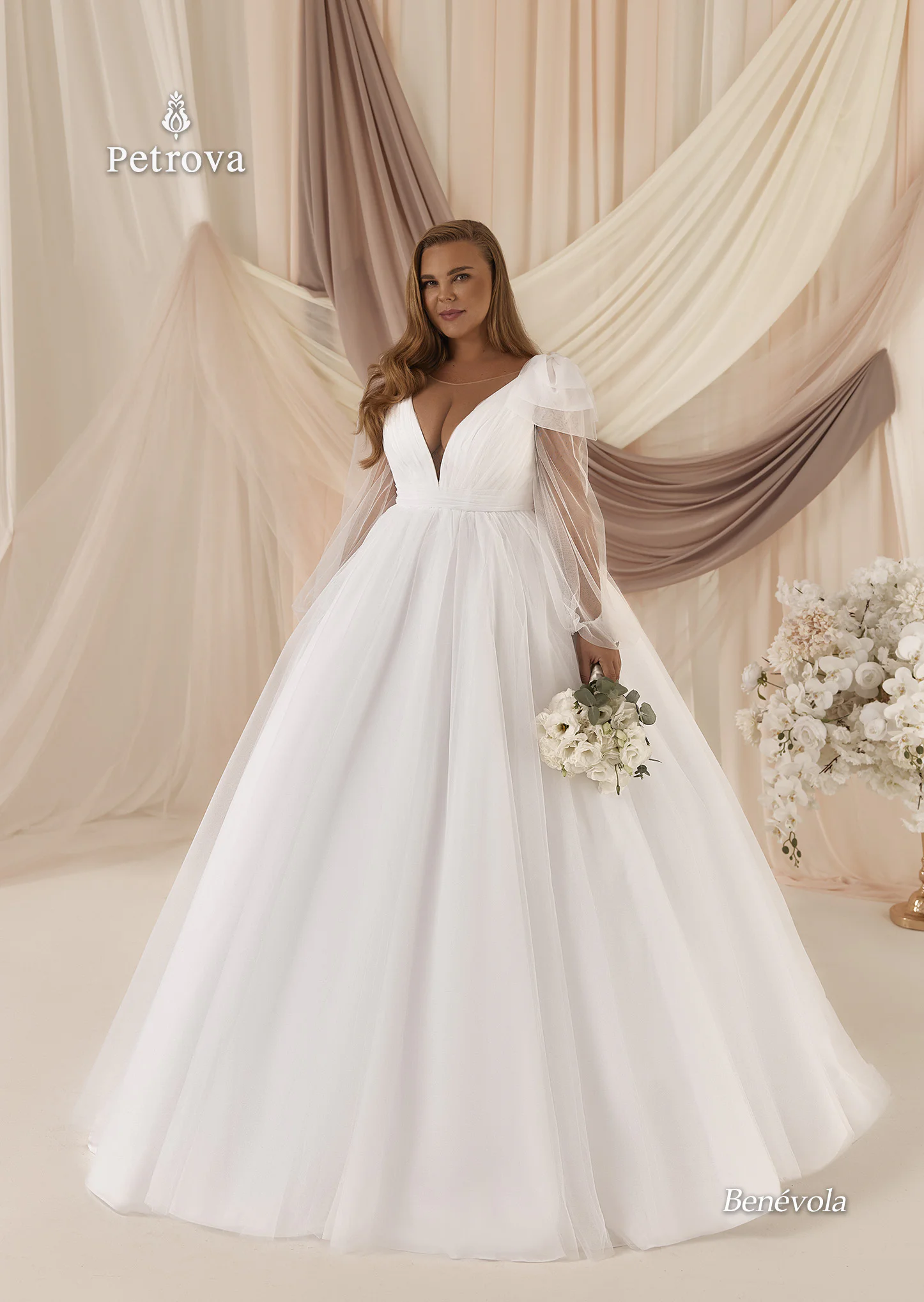 Vestido de noiva plus size Benévola