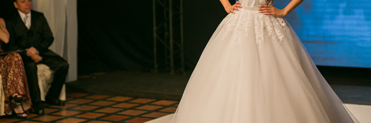 Vestido de noiva com saia armada